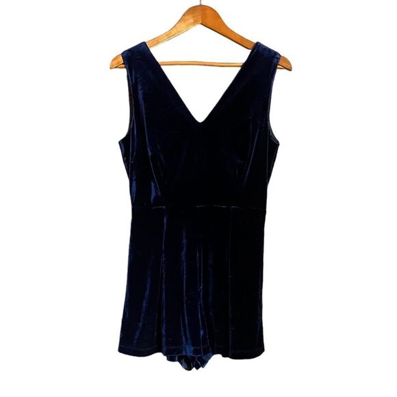 NWT! Topshop blue velvet romper. Size 6 - Picture 11 of 14